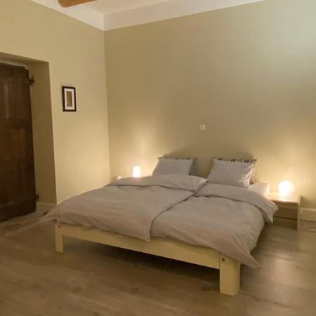 Le Ciel Par-Dessus Le Toit Bed & Breakfast Salavas Exterior photo